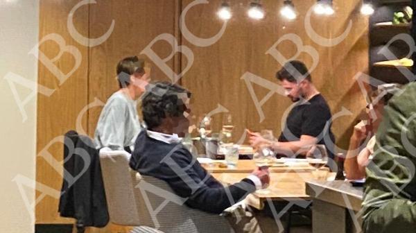 Gabriel Rufián durante su cena en el restaurante Estimar