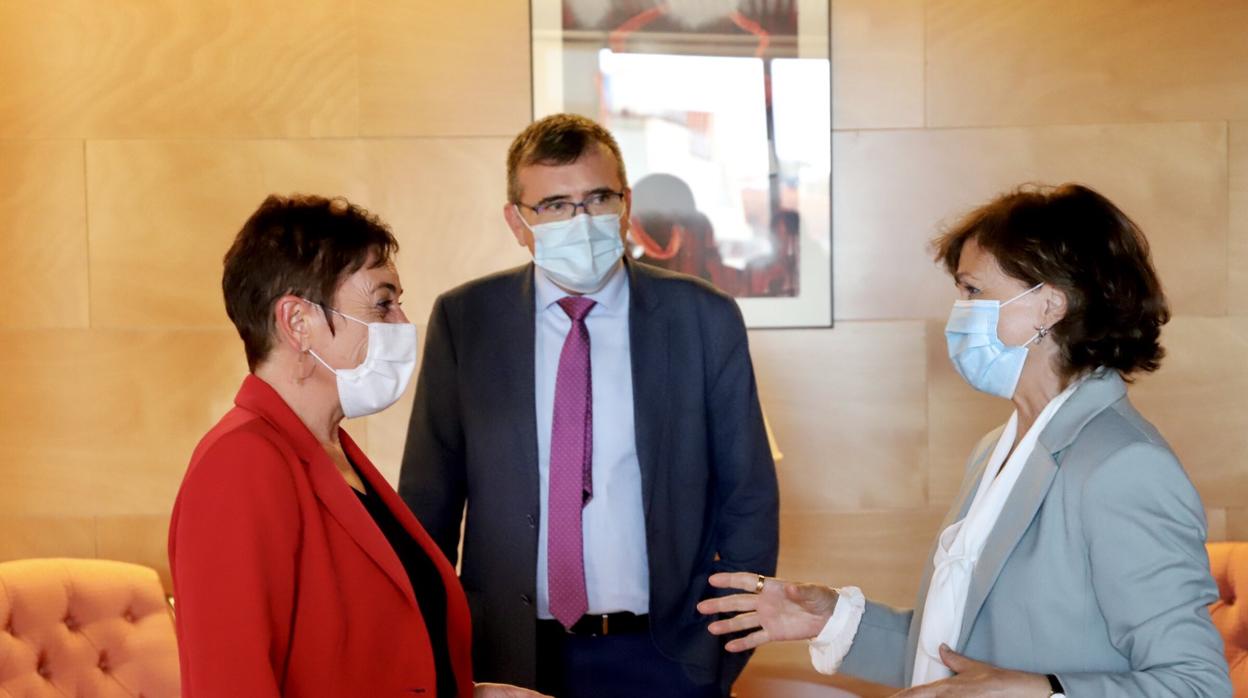 Calvo recibió a la portavoz de Bildu, Aizpurua, en el Congreso