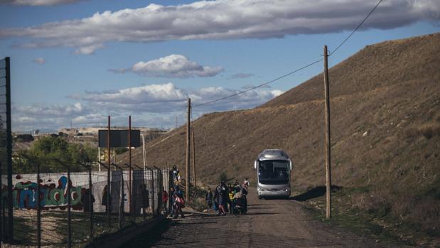 Una nueva línea de autobús para los jóvenes de la Cañada Real que quieran seguir su formación