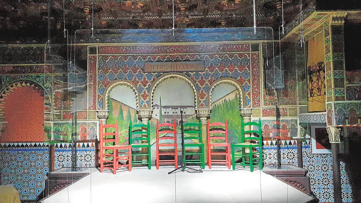 El escenario del tablao flamenco Torres Bermejas, con pantallas contra el Covid