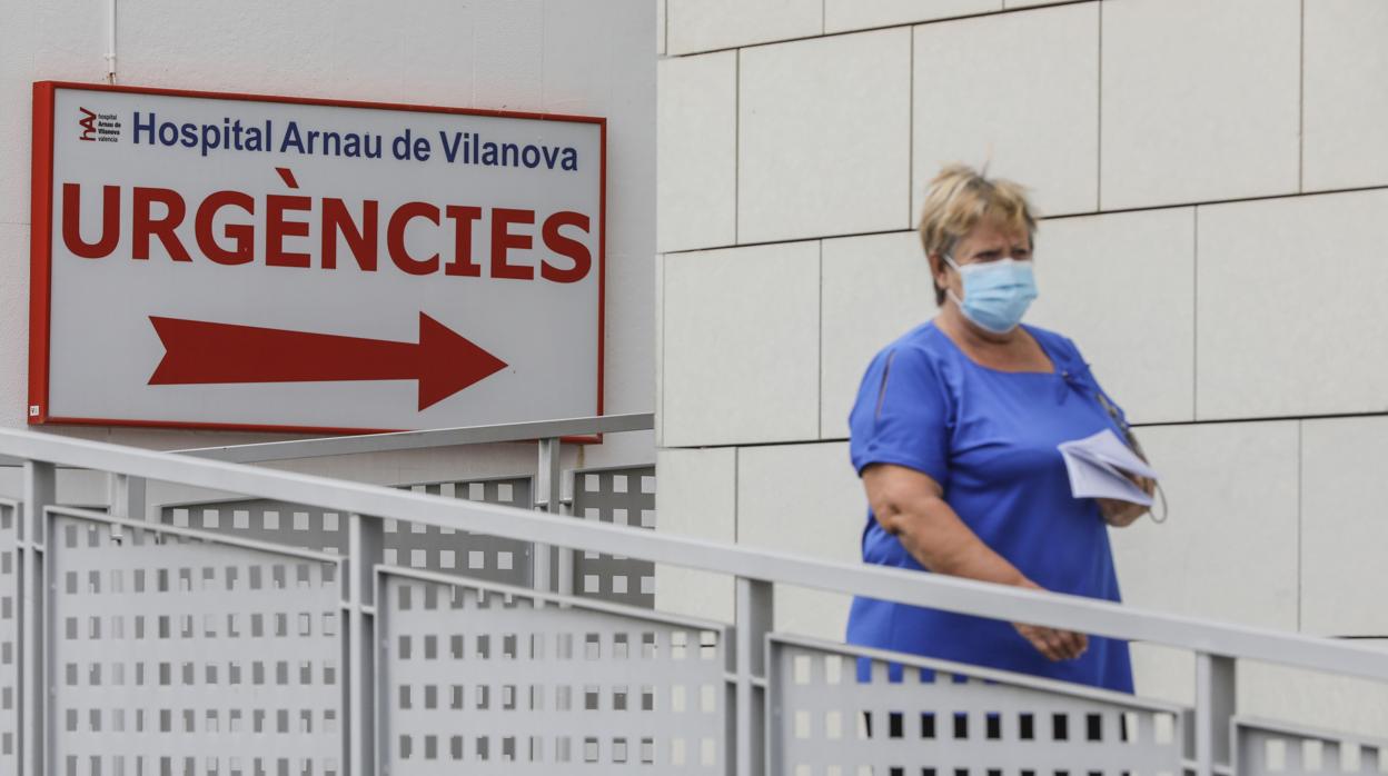 Imagen del acceso a Urgencias del Hospital Arnau de Vilanova de Valencia