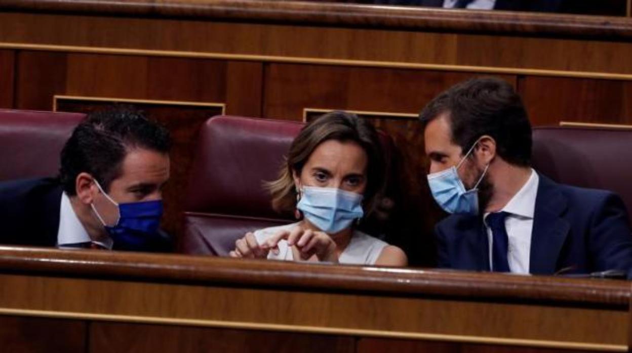 Teodoro García Egea, Cuca Gamarra y Pablo Casado, en el Congreso de los Diputados