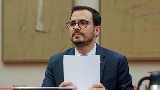 Alberto Garzón acusa al Rey de maniobrar contra el Gobierno e incumplir la Constitución