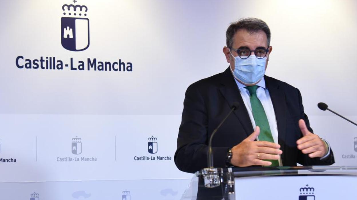 El consejero de Sanidad, Jesús Fernández Sanz