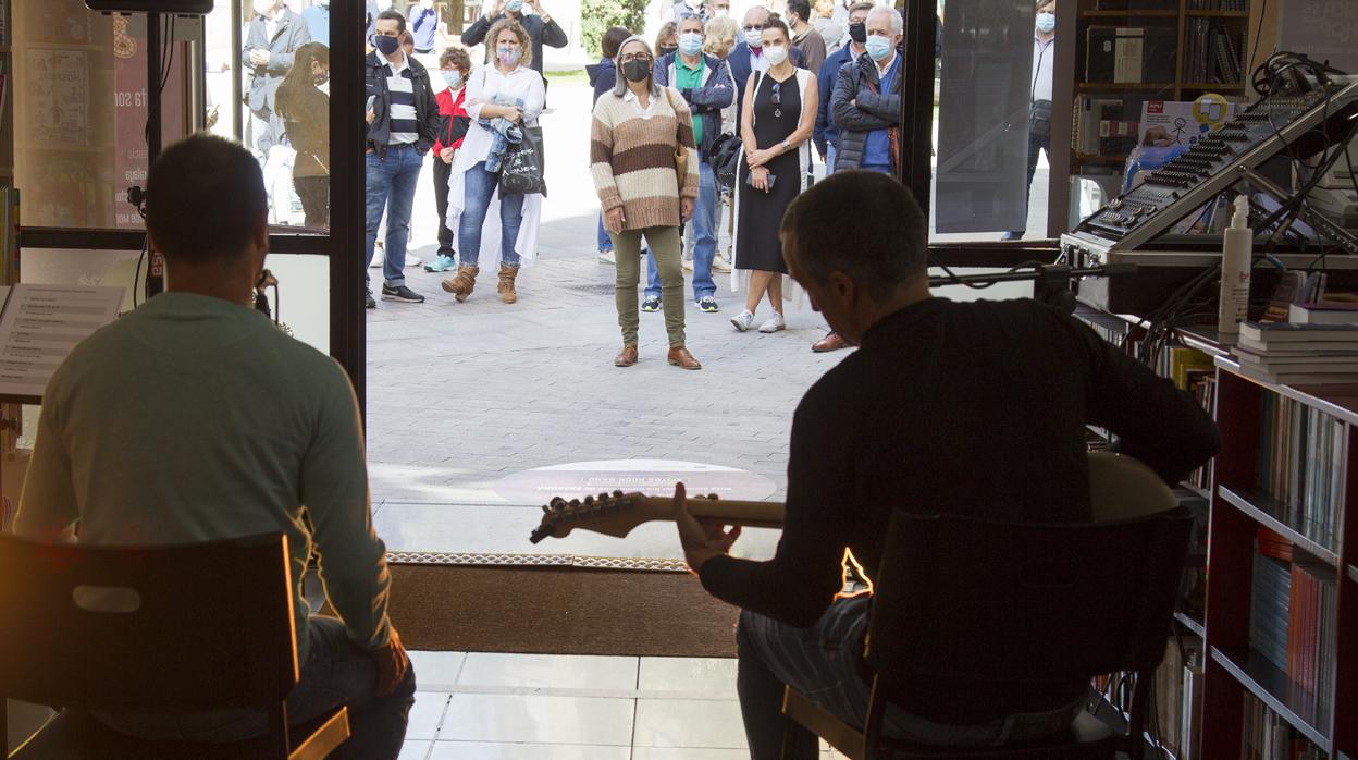 Concierto en el interior de un comercio en Zamora