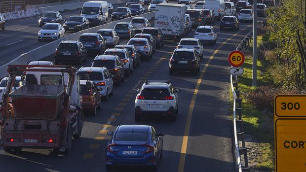 Plantean identificar a los conductores de más de 70 años con una «M» en el coche