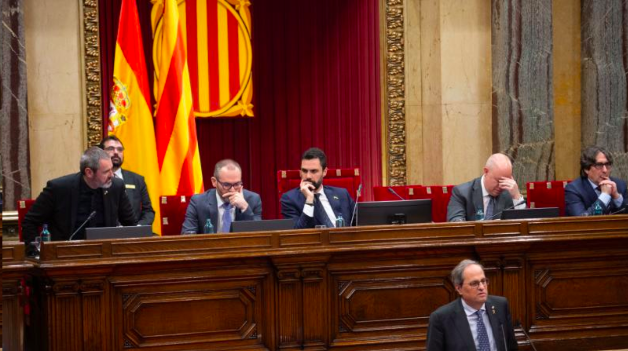 Torra, desde la tribuna de oradores del Parlament, en el pleno del 27 de enero