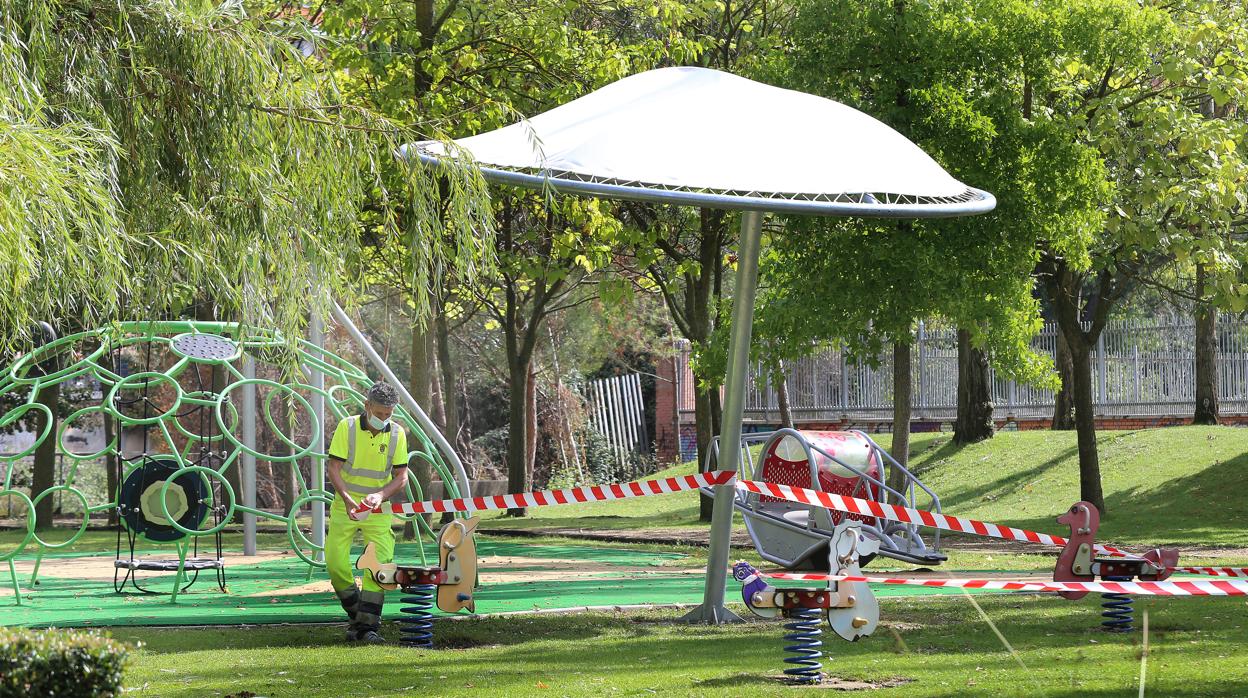 Cierre de un parque infantil en Palencia