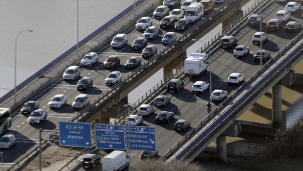 Los jubilados ven discriminación en poner una «M» a los conductores mayores