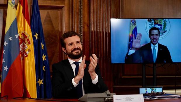 Casado ataca a Borrell por la misión que envió «para congraciarse con Maduro»