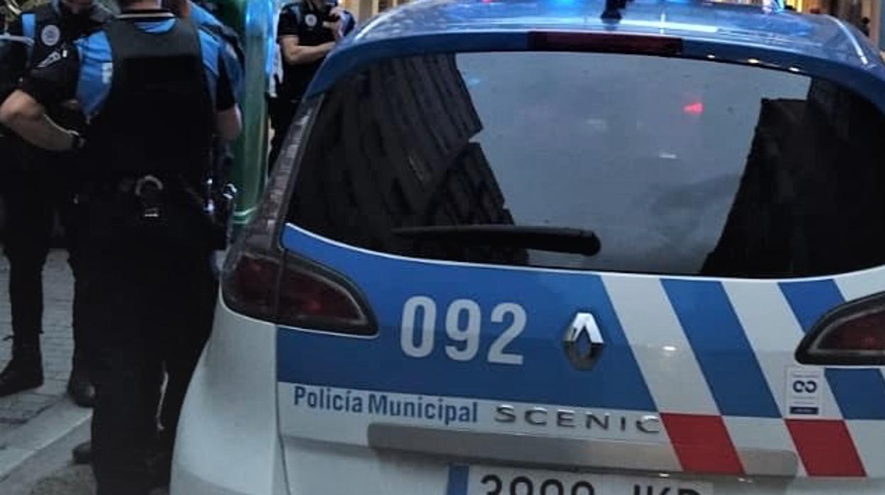 La Policía Local sorprende en un bar de Valladolid a 83 personas bailando sin mascarilla ni distancia social