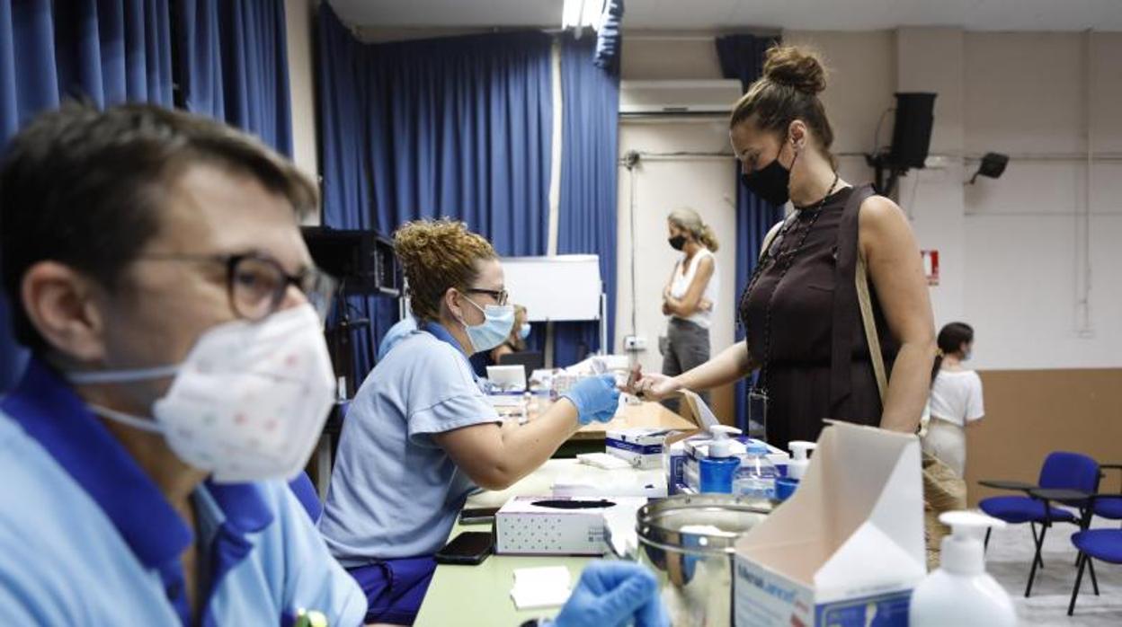 Los test de coronavirus se realizarán en las unidades del servicio de Prevención de Riesgos Laborales de la Junta de cada provincia