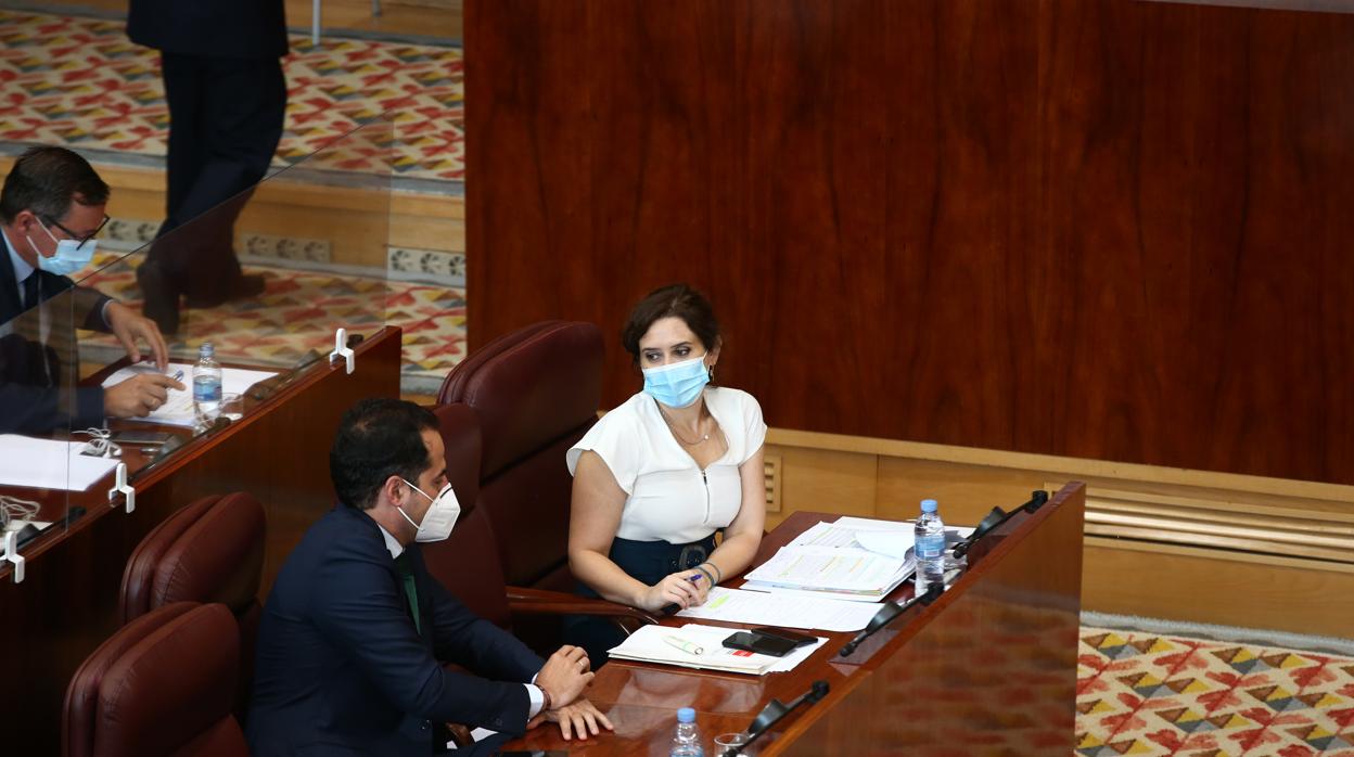 Díaz Ayuso y Aguado, en un pleno de la Asamblea de Madrid