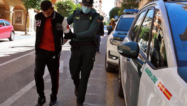 La Guardia Civil busca a otros seis jóvenes por la violación grupal a una niña en Valencia