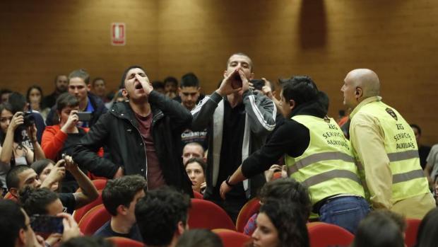 El Frente Obrero: del escrache a Pablo Iglesias a retirar las banderas por las víctimas del Covid-19