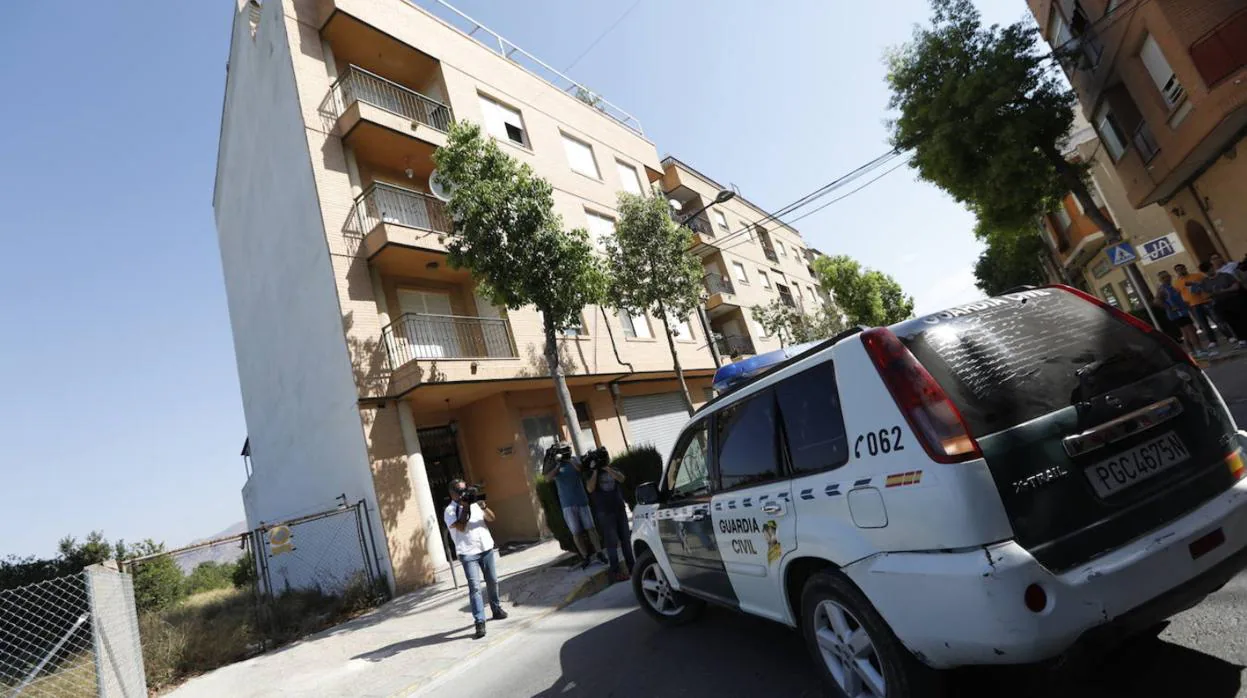 Imagen de archivo de la Guardia Civil frente a una vivienda en Murcia