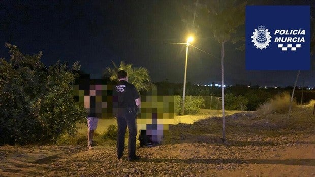 Una mujer da a luz en una huerta de Murcia con ayuda de la Policía Local