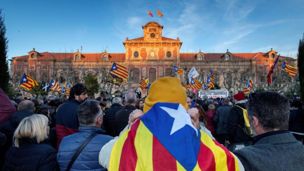 Los Mossos piden a los partidos que mañana «limiten» su asistencia al Parlament por el escrache contra el Rey