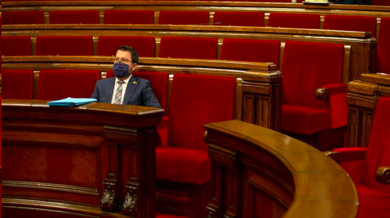 Pere Aragonès, presidente en funciones de la Generalitat, hoy, en el hemiciclo del Parlamento de Cataluña