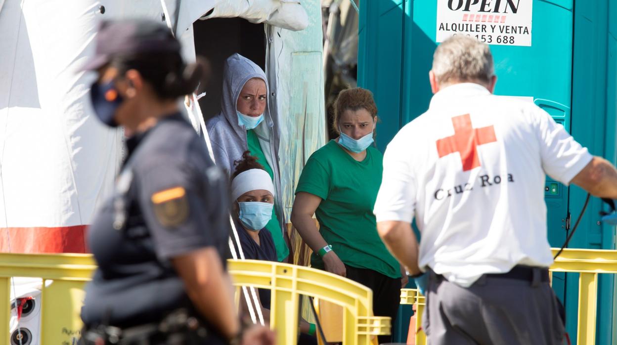 La Cruz Roja atiende a los inmigrantes rescatados en Canarias la semana pasada