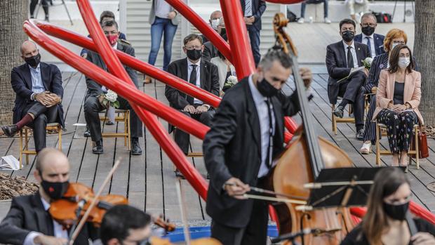 La Comunidad Valenciana homenajea a las víctimas del coronavirus para «llevarlas siempre en el corazón»