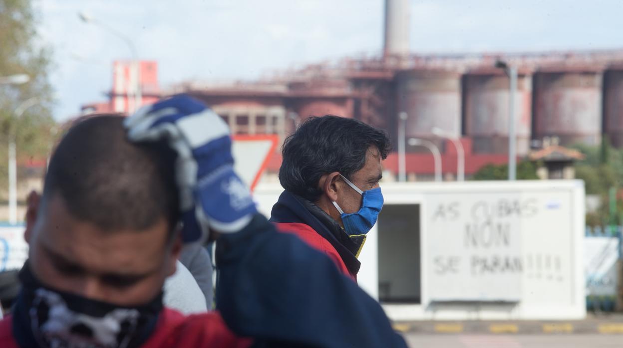 Trabajadores de Alcoa en la semana en que se conoció el despido de la plantilla