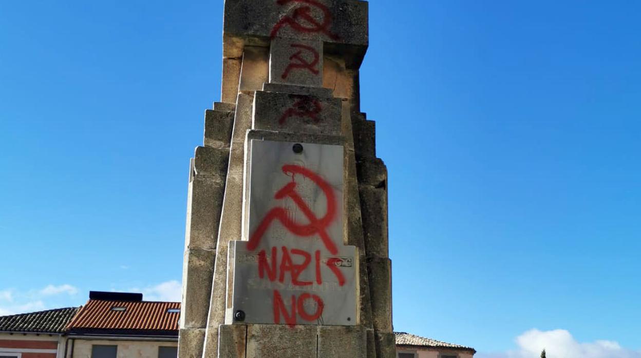 Monumento a los caídos en la iglesia de Santa maría la Real de Sasamón (Burgos)