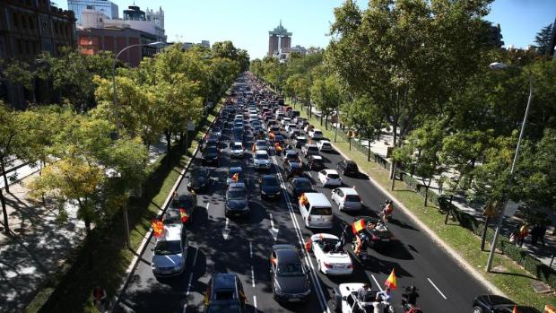 Miles de españoles salen a la calle para protestar contra el Gobierno de Sánchez