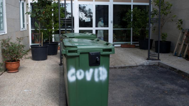 Los nuevos casos se estabilizan en 300: Orense calma su curva, pero Santiago dispara los contagios