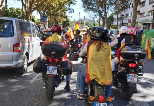 Cientos de coches se congregan en Valencia convocados por Vox para protestar contra la gestión del Gobierno