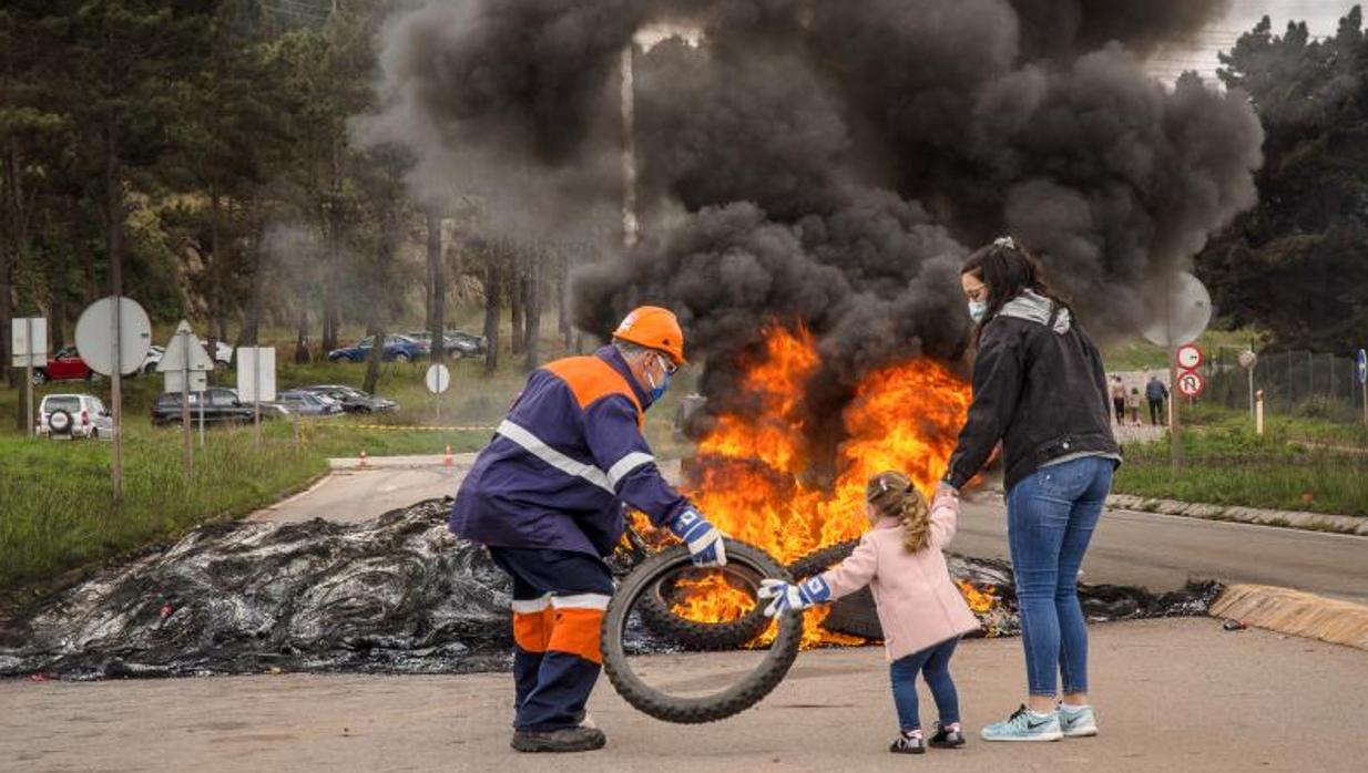 Protestas ante el anuncio de despidos en Alcoa San Cibrao