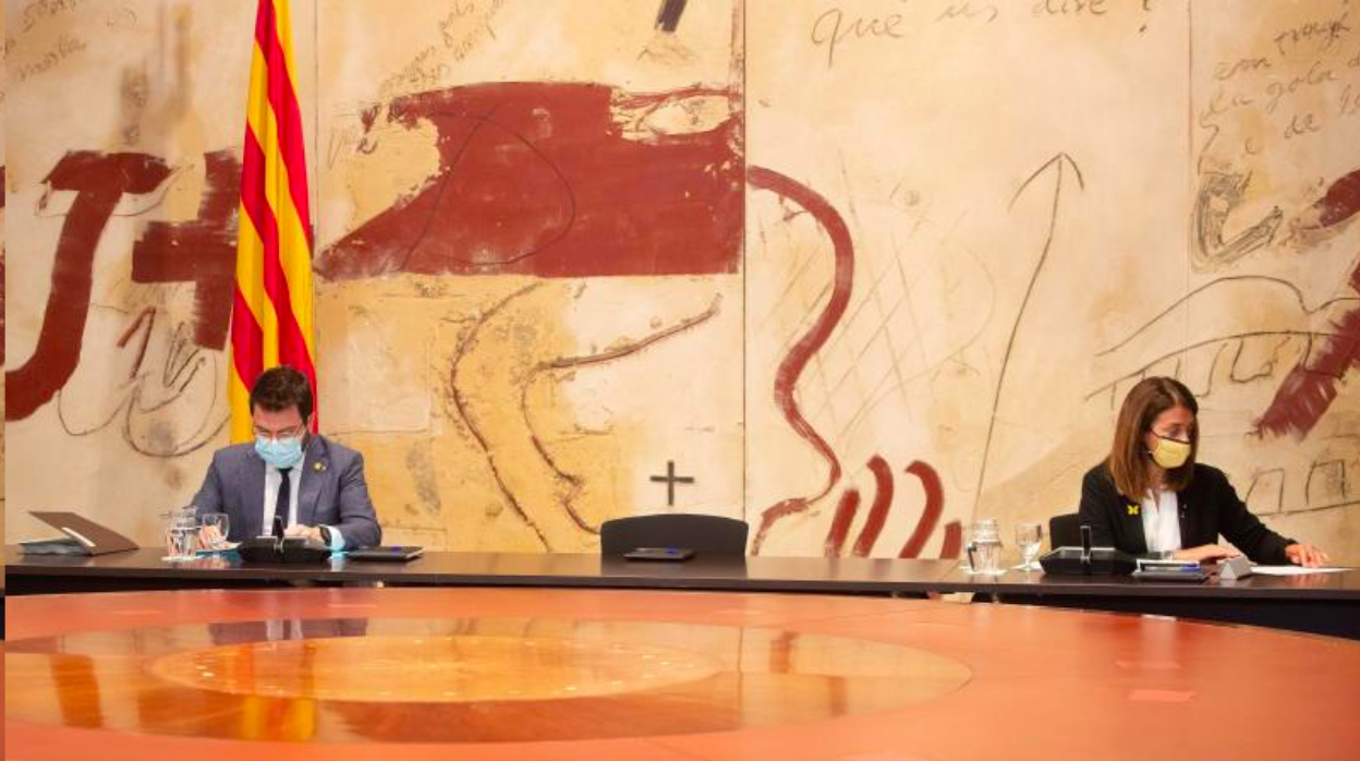 Pere Aragonès y Meritxell Budó, en la reunión del gobierno catalán, hoy