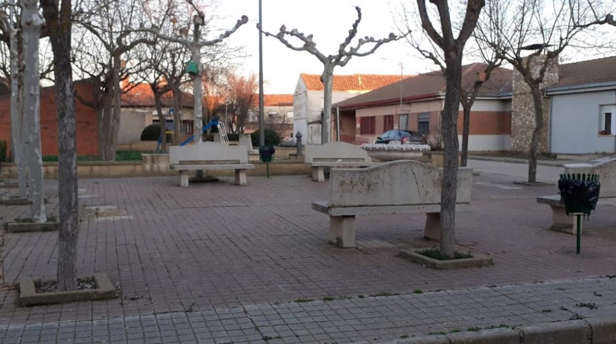 Plaza en el pequeño municipio vallisoletano de San Pedro Latarce