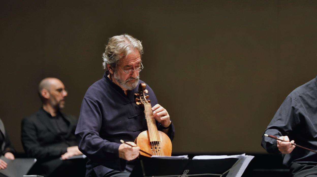 Jordi Savall, durante una actuación