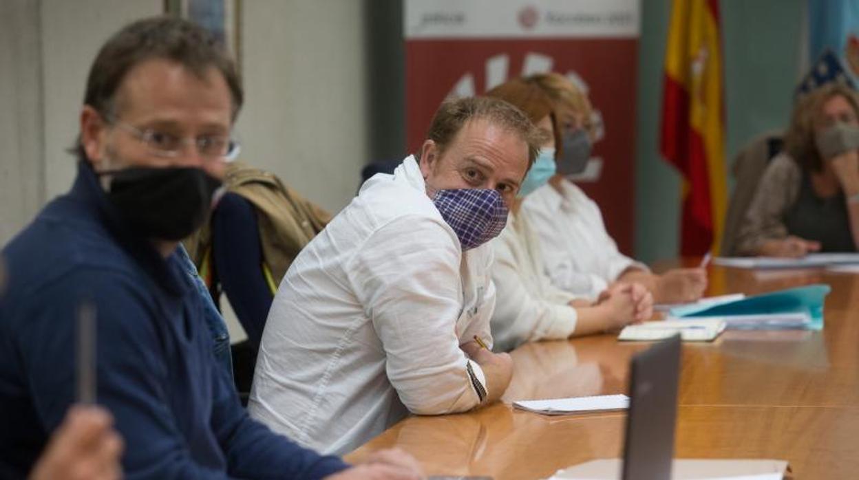 Trabajadores de Alcoa reunidos con la Autoridad Laboral esta tarde en Lugo