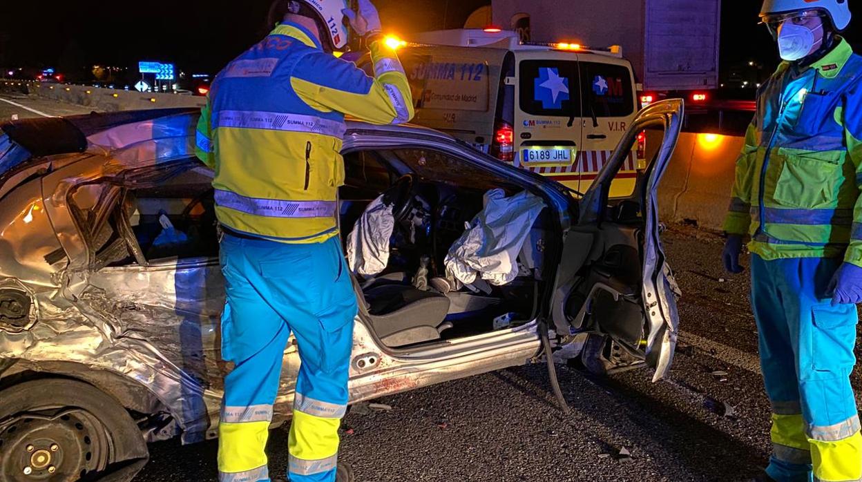 Imagen del estado en el que ha quedado uno de los turismos tras el brutal accidente