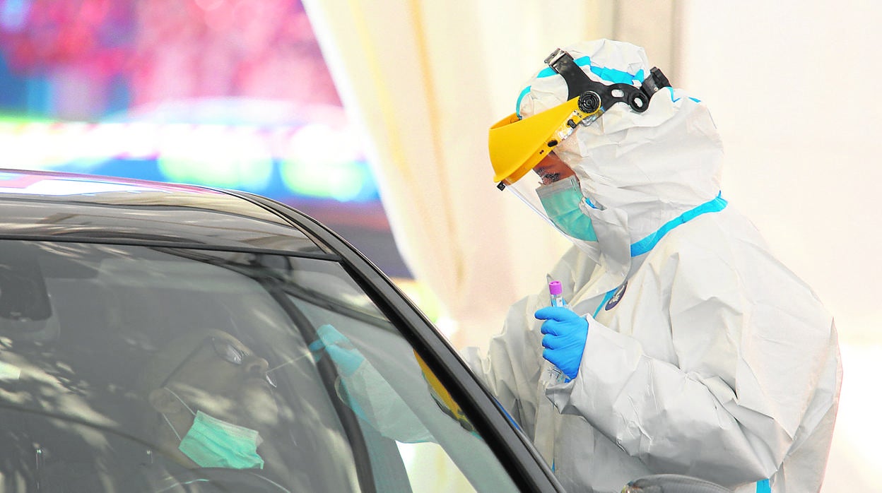 Carpa para hacer PCR en una carpa del Hospital de El Bierzo (León)