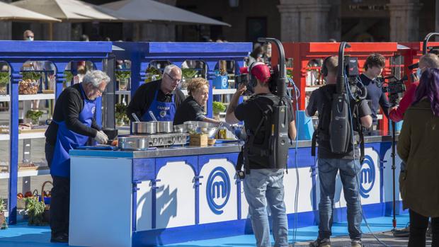 Polémica en las redes: MasterChef «llena» la Plaza Mayor de Salamanca a un día de su confinamiento