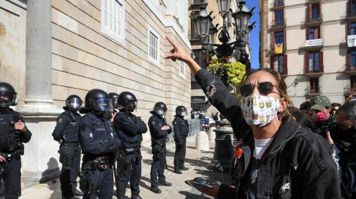 Protesta del secttor de la restauración ante el Palau de la Generalitat