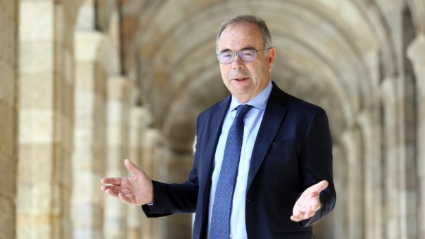 Xosé S. Bugallo: «Quiero evitar que pueda pasar en Santiago lo que sucede en Salamanca o Granada»