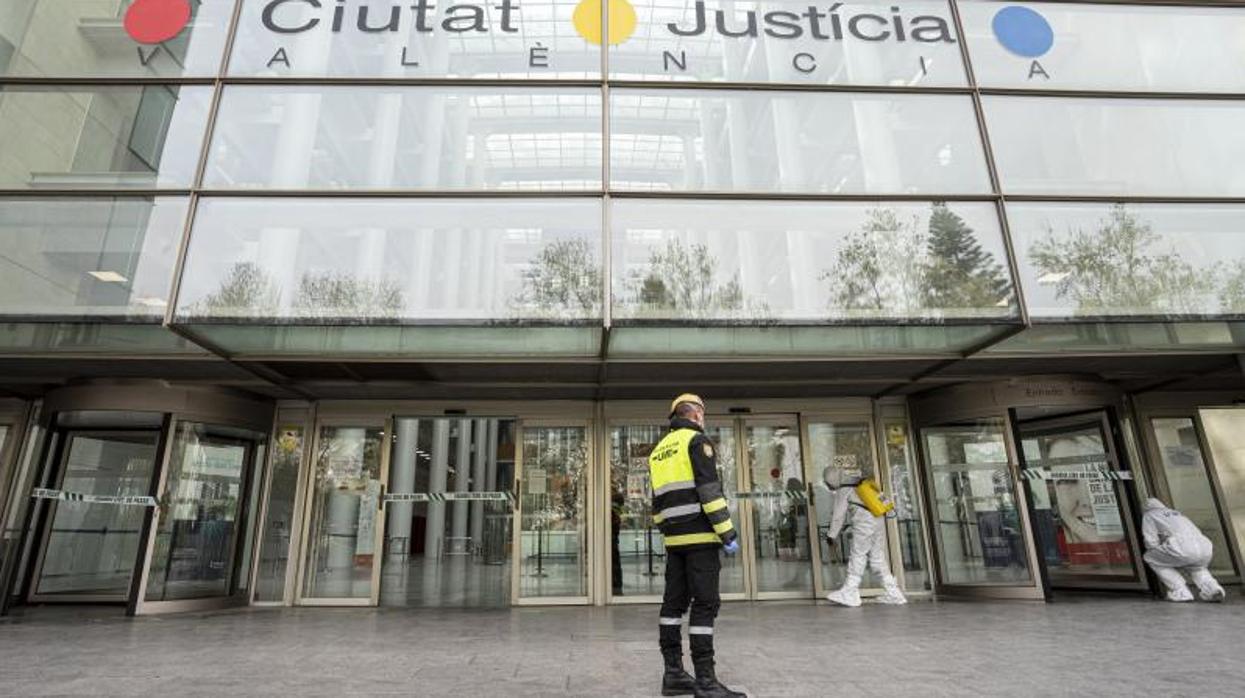 Entrada a la Ciudad de la Juticia en Valencia, sede del juicio