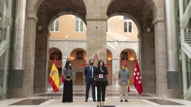 Homenaje a las víctimas del Covid-19 en mitad de la tensión política