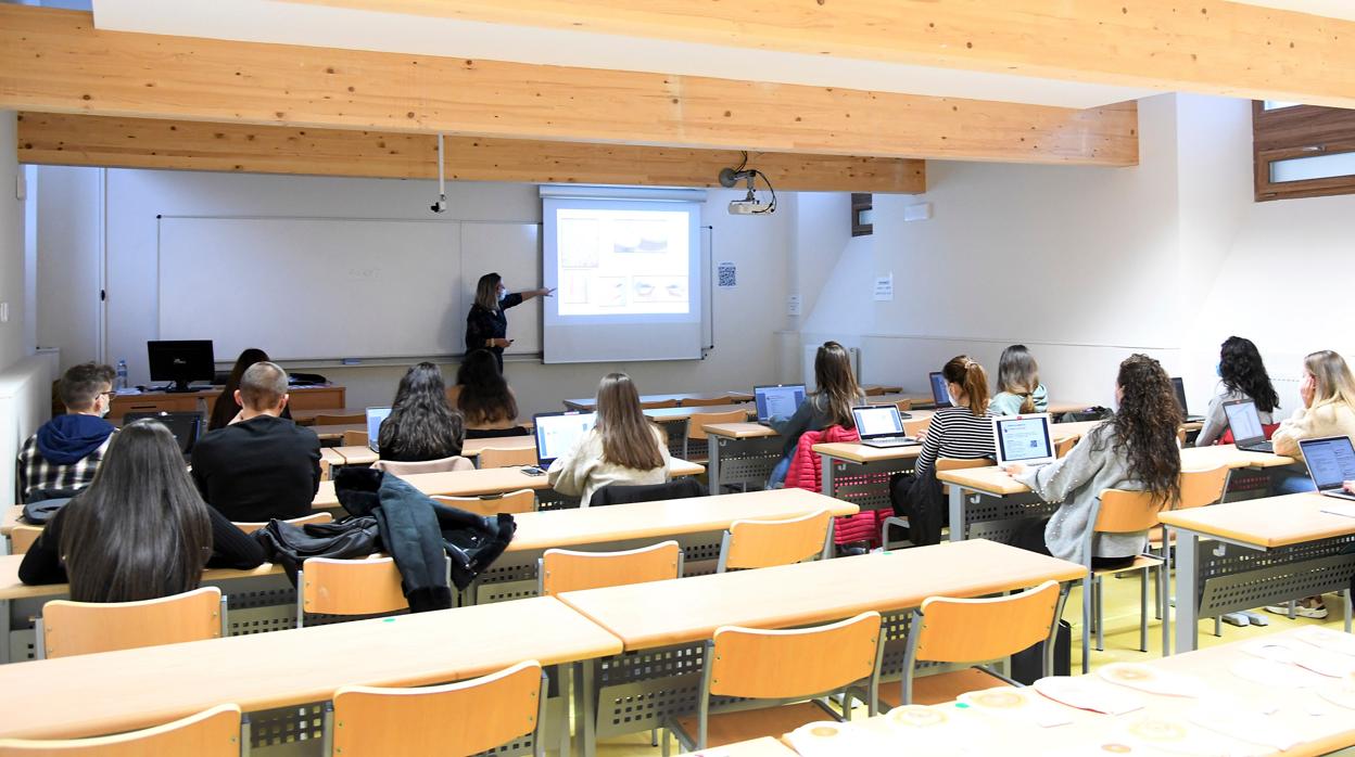 Una clase en la Universidad de Burgos