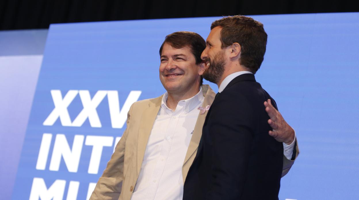 Alfonso Fernández Mañueco y Pablo Casado, juntos en una imagen de archivo