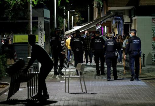 Imagen del operativo desplegado este sábado por la Policía Local de Valencia