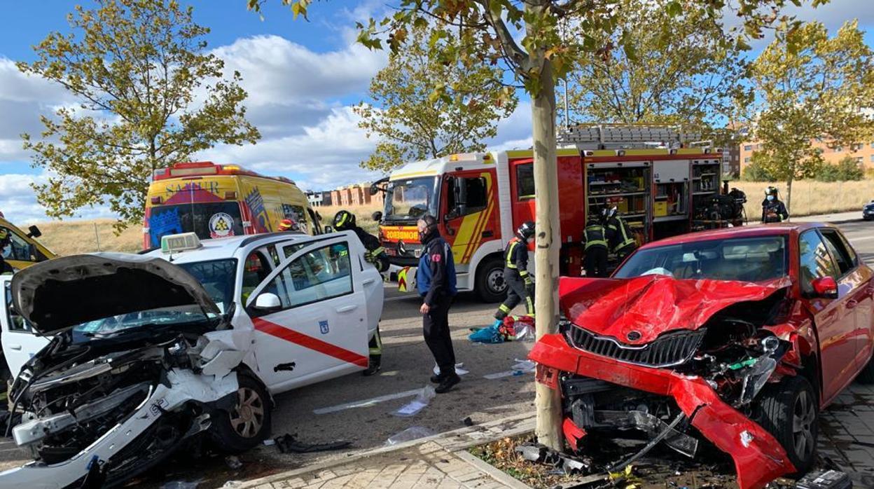 Accidente tras el choque frontal entre dos vehículos