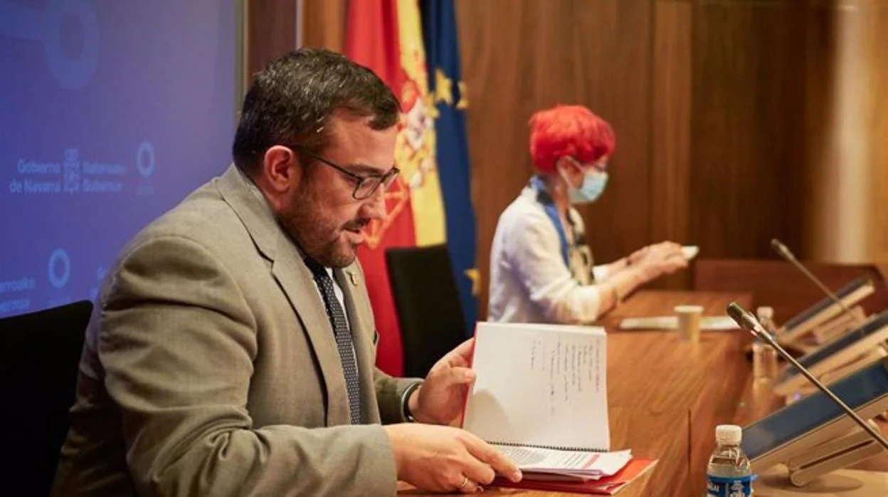 El vicepresidente del Gobierno de Navarra, Javier Remírez, y la consejera de Salud, Santos Induriain