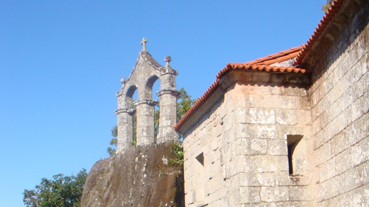 Parte del monasterio de San Pedro de Rocas