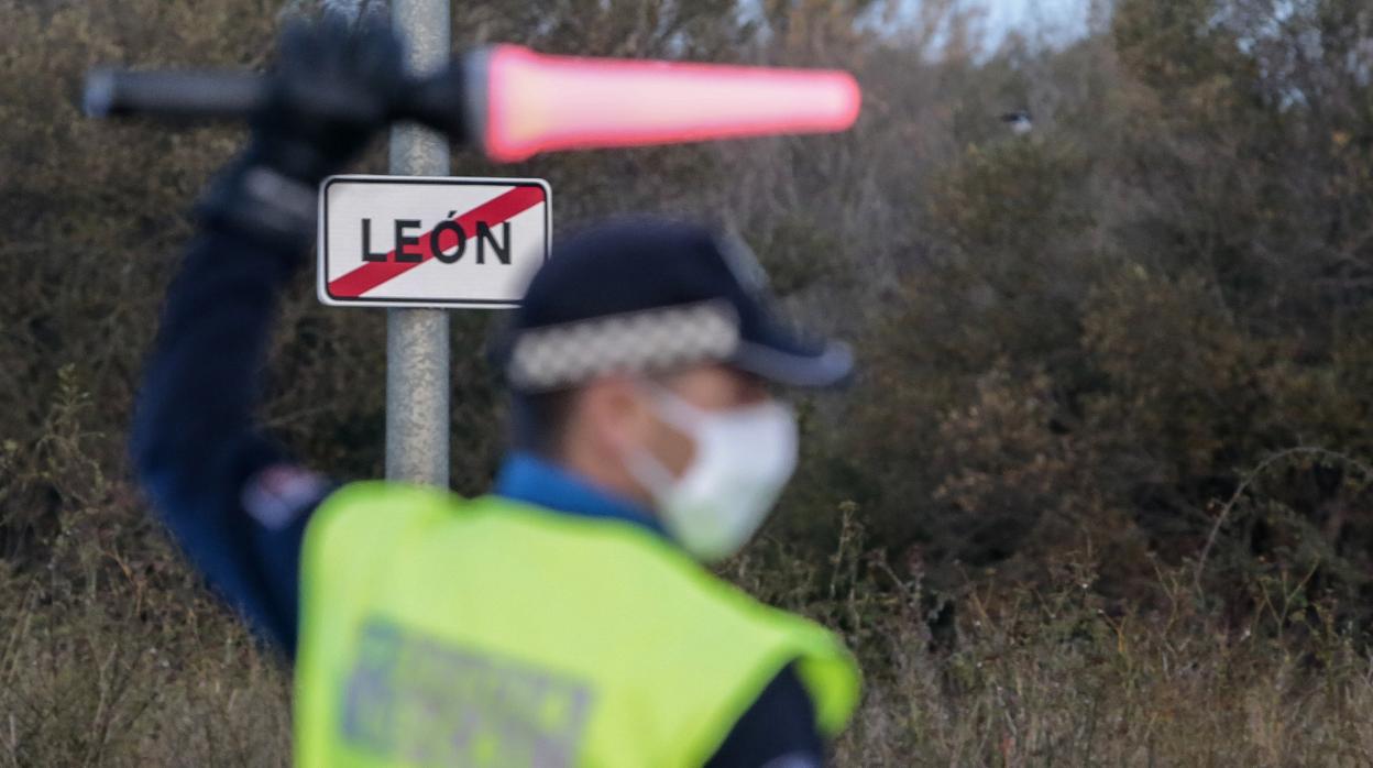 Control de acceso a León durante su confinamiento la semana pasada