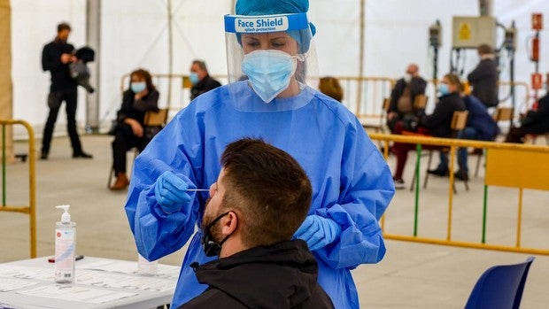 Madrid notifica 2.248 casos nuevos de coronavirus, 1.254 en las últimas 24 horas, y 40 fallecidos